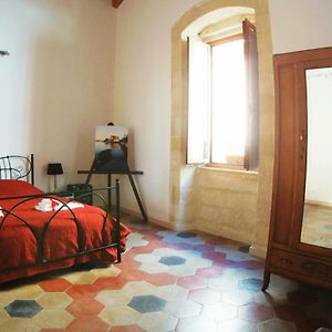 Tra gli archi